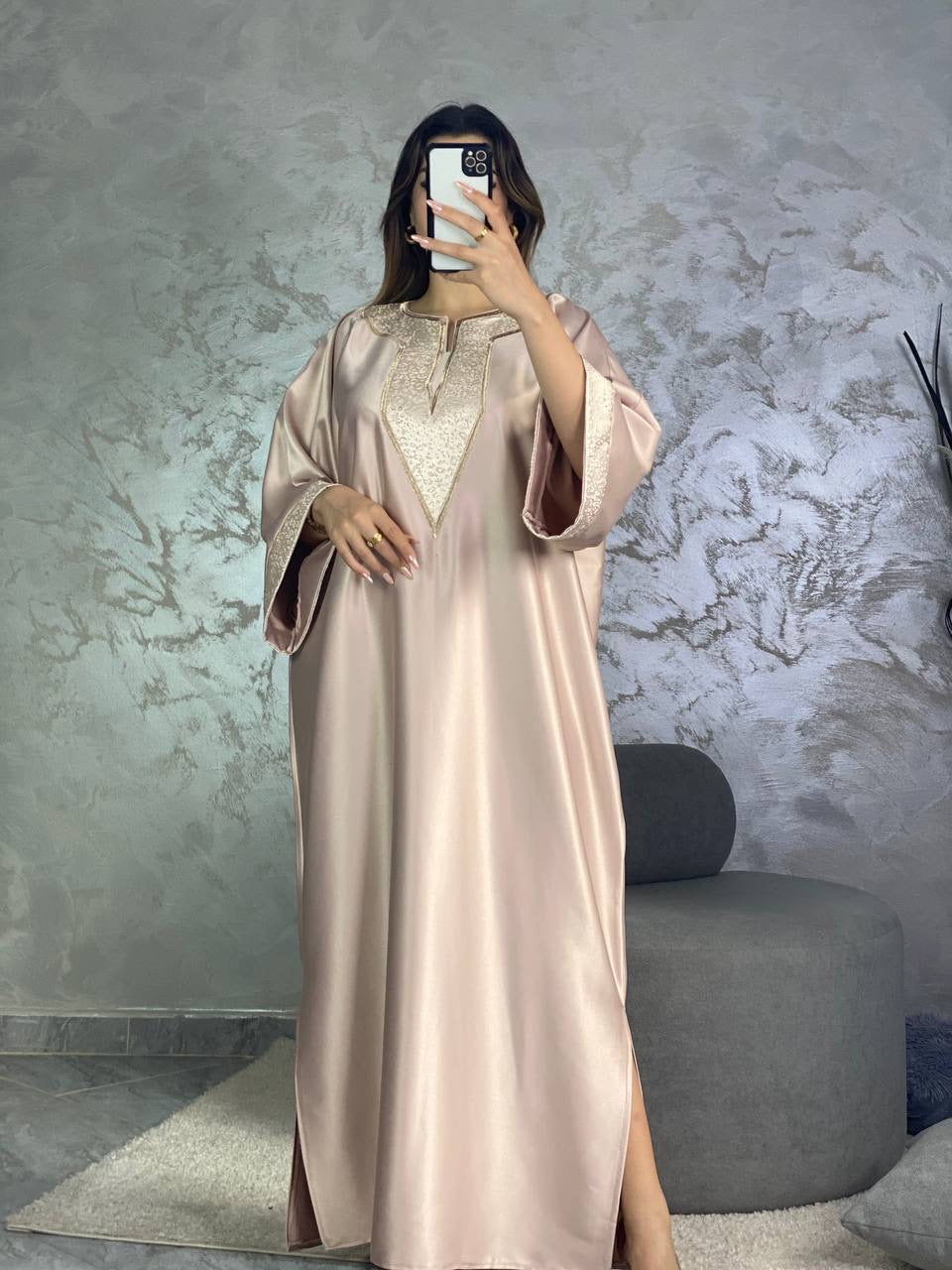 Robe en satin et brocard
