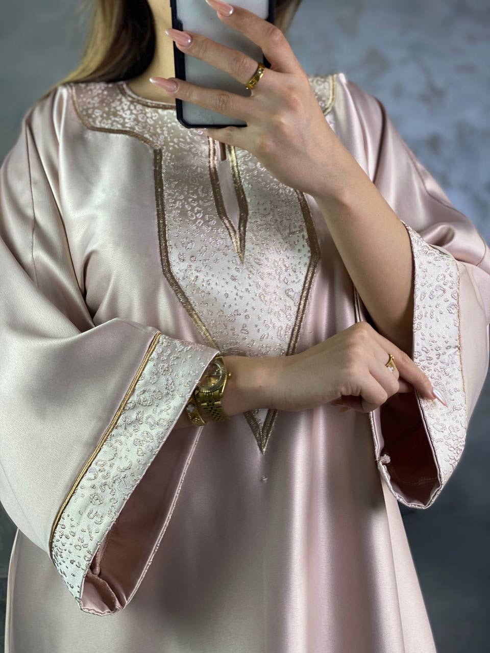 Robe en satin et brocard